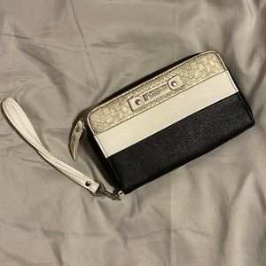 Jessica Simpson wallet